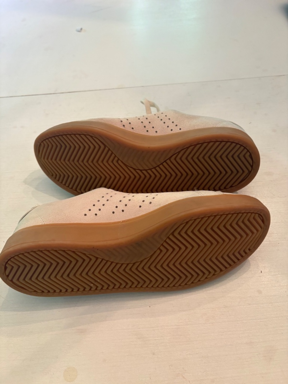 Adidas Women's Sneaker Size 9 1/2 - Picture 5 of 6